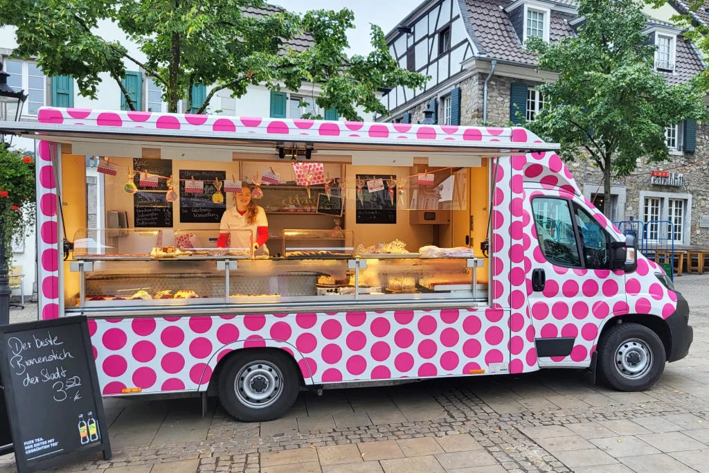Food Truck für Kuchen und Torten mit Branding