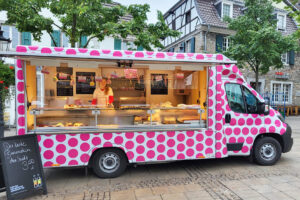 Food Truck für Kuchen und Torten mit Branding
