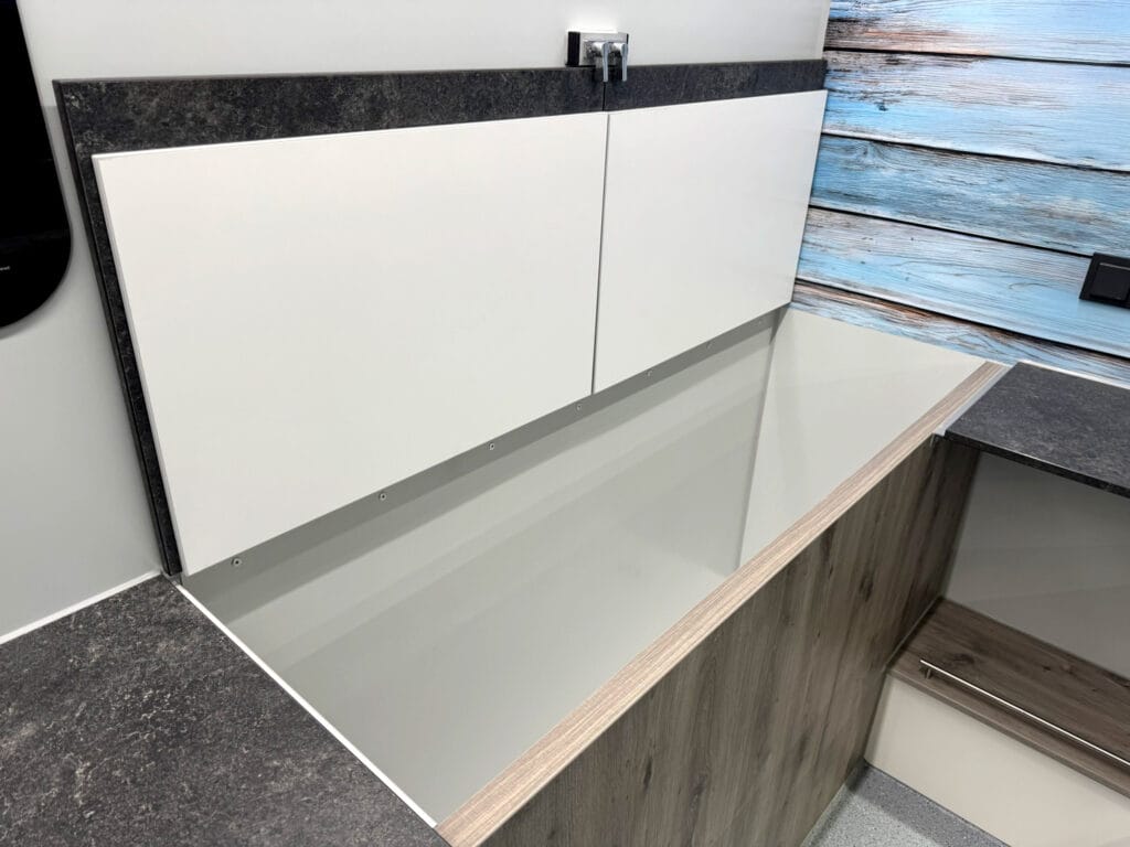 Kühltruhe in einem Fischverkaufswagen
