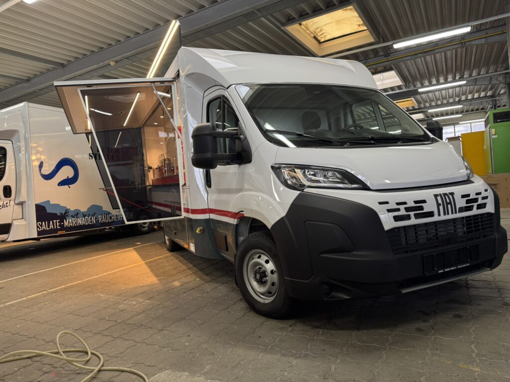 Frontansicht Hähnchengrillmobil