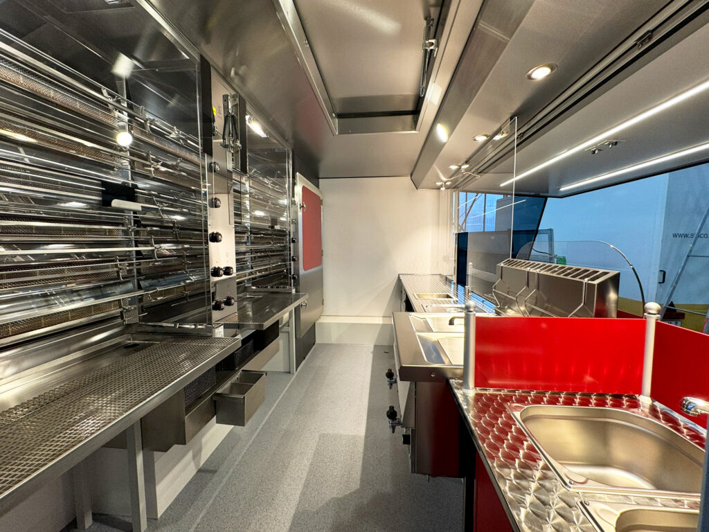 Hähnchengrillmobil Grillraum Verkaufsraum_