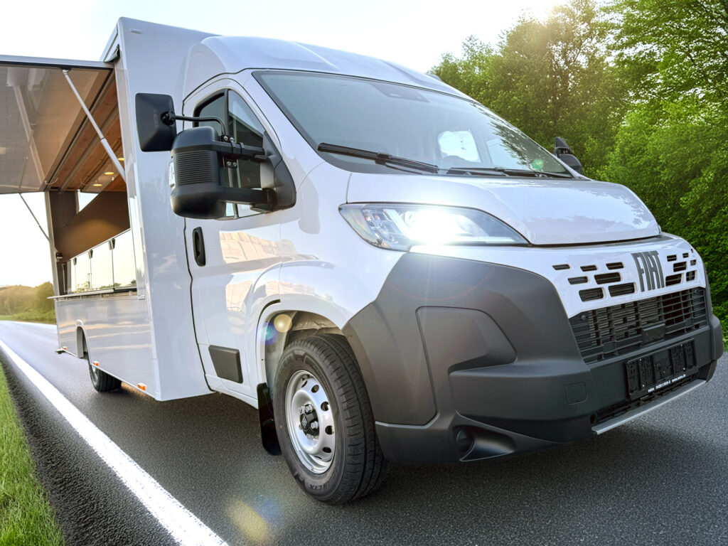 Fiat Ducato als Basisfahrzeug eines Marktwagens mit Kühlung_