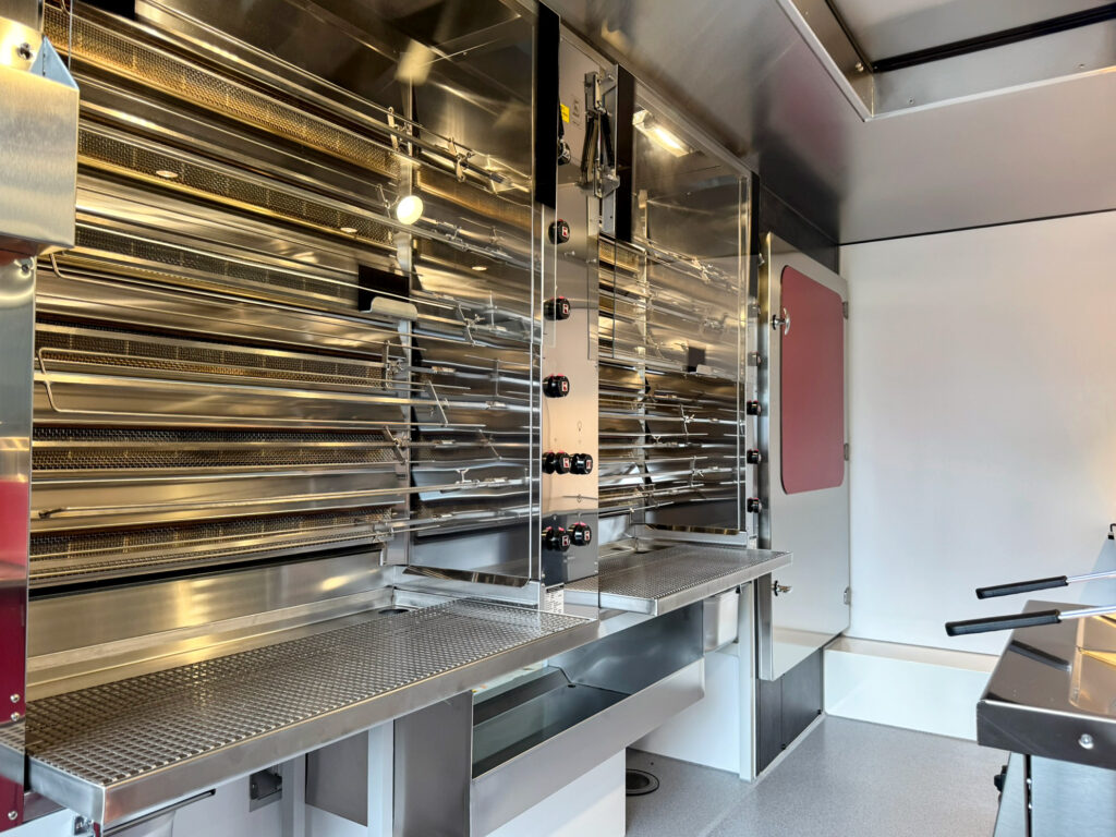 Hähnchengrillwagen mit Doppelgrillanlage für 22 Spieße