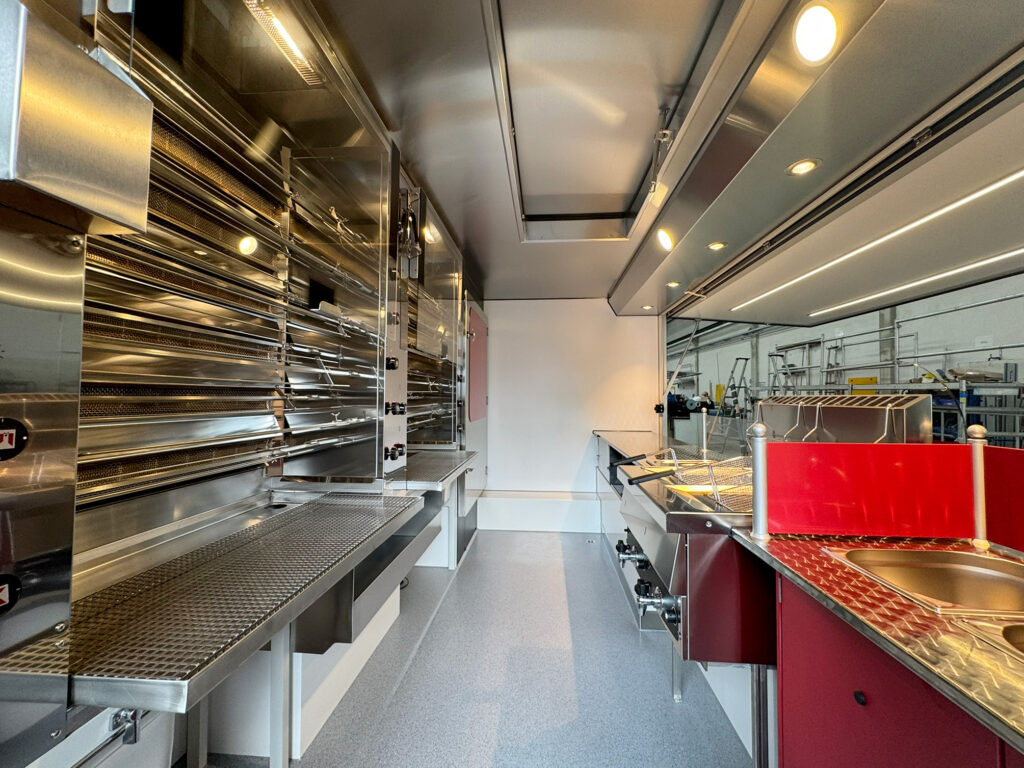 Hähnchengrillwagen mit Duo-Grill und Doppelfritteuse