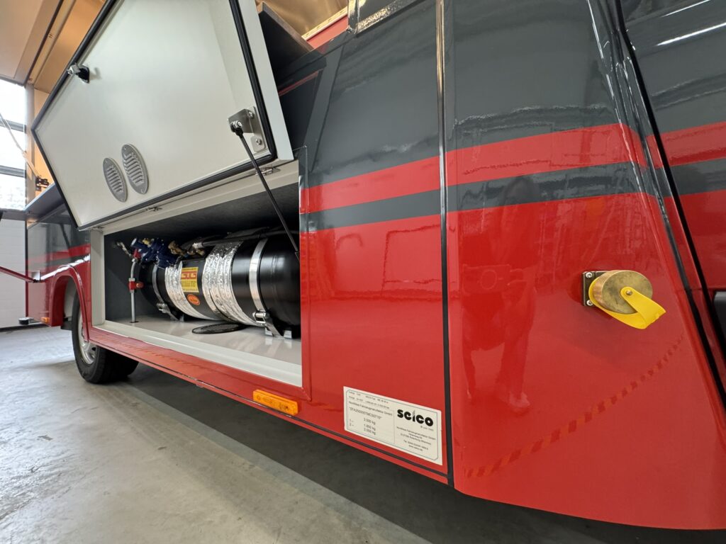 Hähnchengrillwagen mit Fernbetankung und Gastankanlage