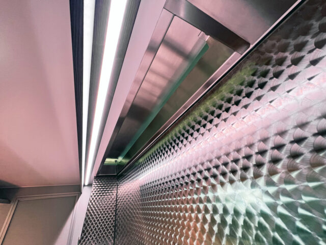 Abzug über Bratstation im Verkaufsmobil