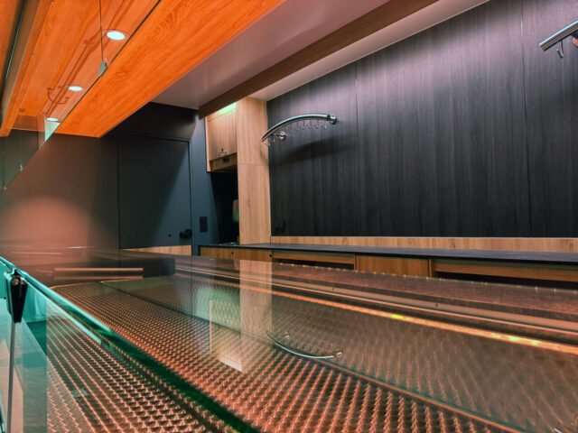 Ansicht eines Kunden in ein Fleischverkaufsmobil