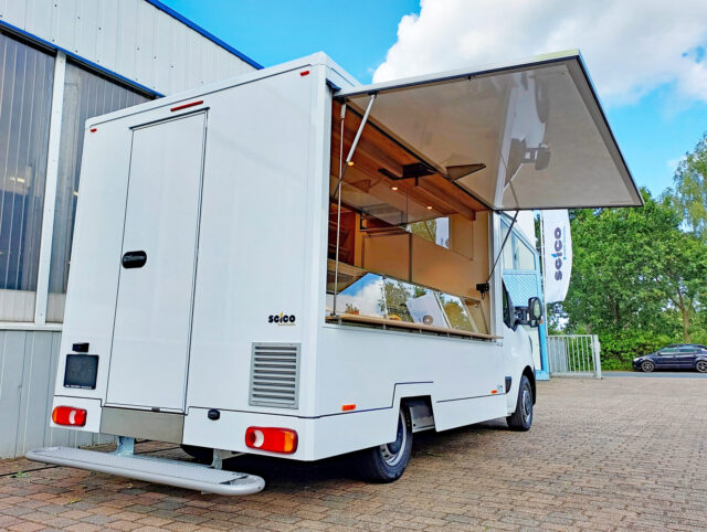 Bäckereiverkaufswagen Backmobil Heckansicht schräg