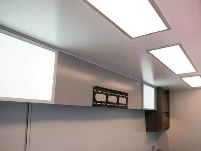 Verkaufsmobil, LED Beleuchtung, Verkaufsfahrzeuge, Verkaufswagen, Fischmobil, Kühltheke, Fischfahrzeug, Fischwagen, Wochenmarktwagen, Wochenmarktfahrzeug, Mobil verkaufen, Fahrzeug mit Kühltheke