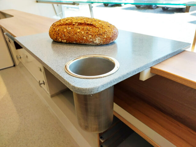 Bäckereiverkaufswagen Detailansicht Arbeitspodest Bäckerfahrzeug