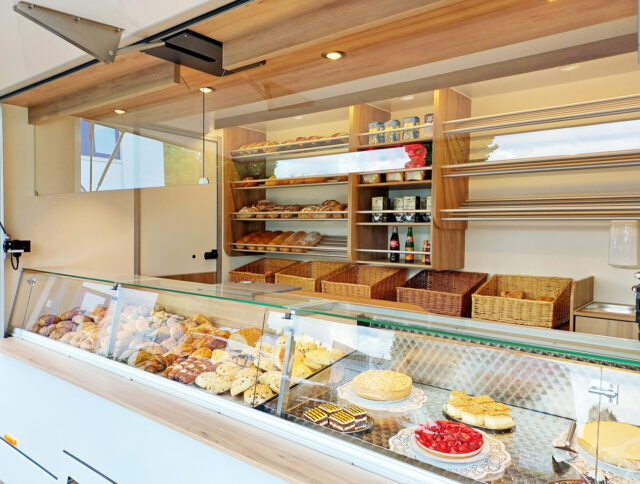 Bäckereiverkaufswagen Einsicht in Verkaufsraum Bäckereifahrzeug