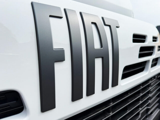 Fiat Logo an einem Hähnchengrillmobil