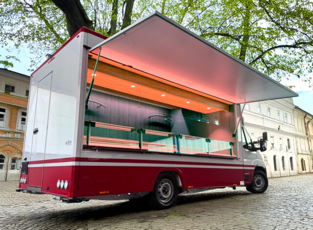 Fleischverkaufsmobil außen vom Heck