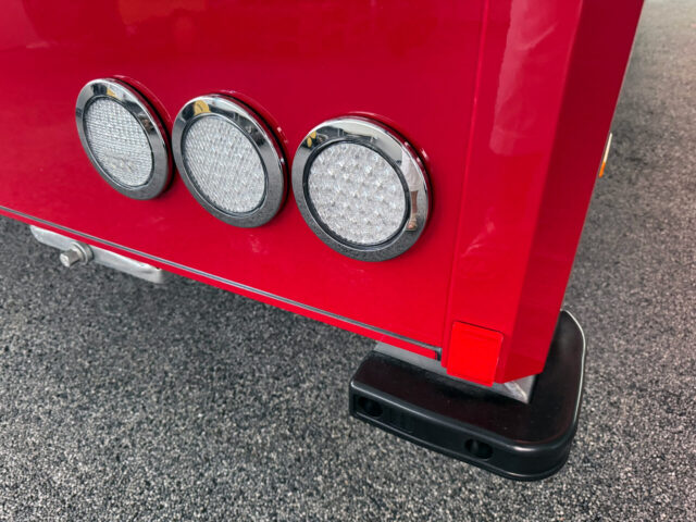 Fleischverkaufsmobil mit Anfahrschutzecke