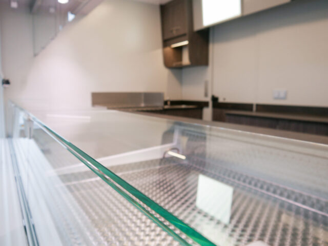 Verkaufsmobil, Verkaufsfahrzeuge, Verkaufswagen, Fischmobil, Kühltheke, Fischfahrzeug, Fischwagen, Wochenmarktwagen, Wochenmarktfahrzeug, Mobil verkaufen, Fahrzeug mit Kühltheke