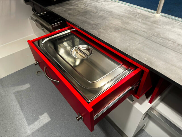 Hähnchengrillmobil mit Pommesschublade