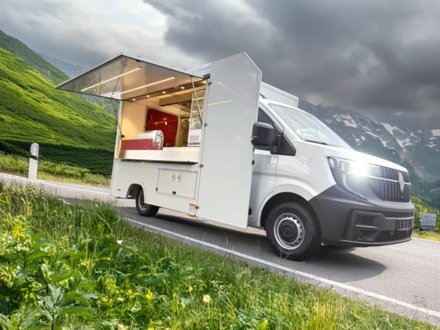 Hähnchenmobil kaufen auf einer Straße