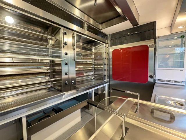 Hähnchenwagen mit Kühlschrank für Grillspieße kaufen