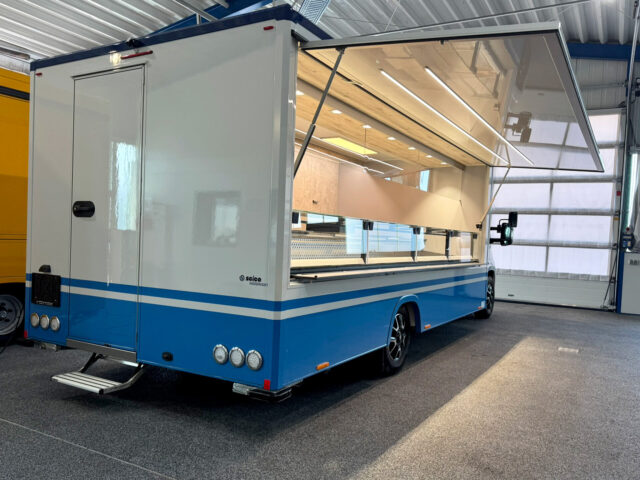 Heckansicht Verkaufsfahrzeug Fisch