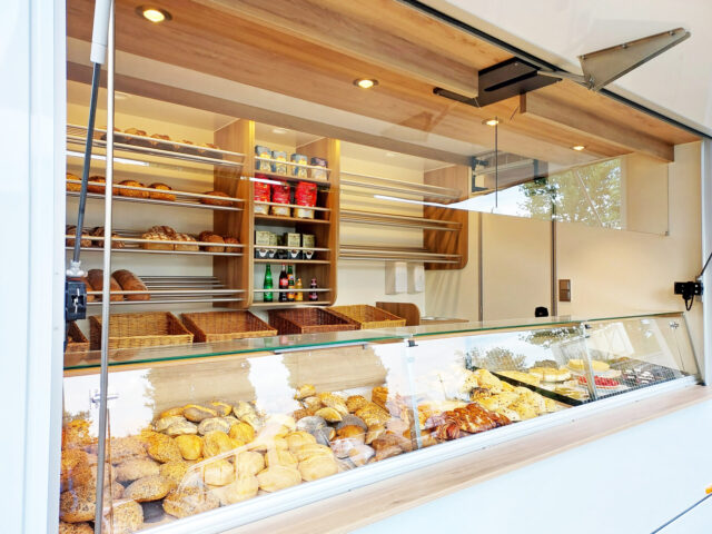 Bäckereiverkaufswagen Heckeinsicht Verkaufsraum Bäckerfahrzeug