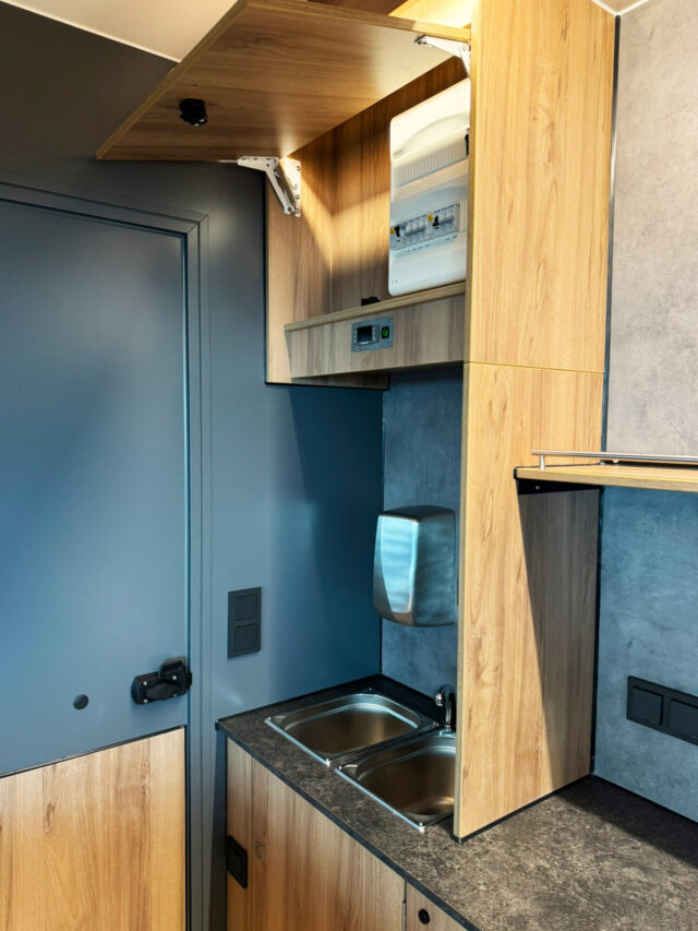 Hygieneschrank in einem Verkaufsfahrzeug mit Umluftkühlung