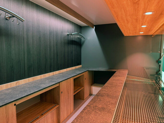 Innenansicht Verkaufsraum Stirnseite Fleischverkaufsmobil