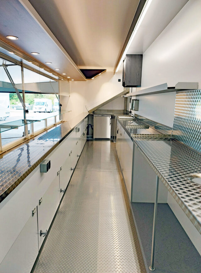 Innenansicht eines Fischwagens