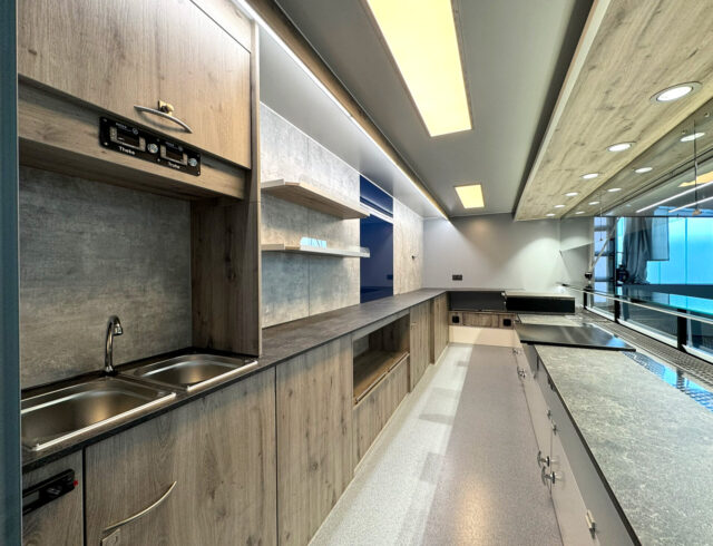 Innenraum Verkaufsfahrzeug Fisch