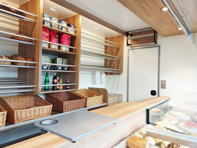 Bäckereiverkaufswagen Innenraumeinsicht Bäckerauto