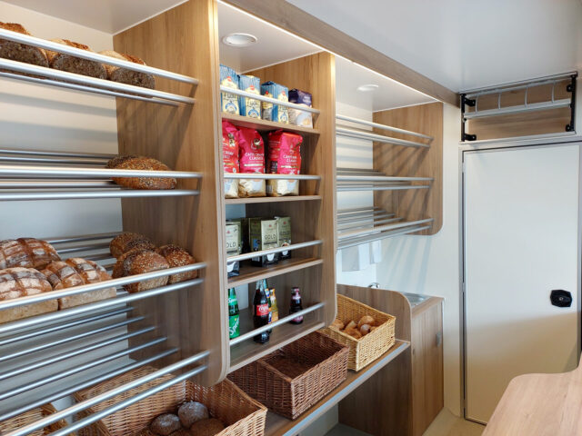 Bäckereiverkaufswagen Kaffeeregal Bäckerfahrzeug