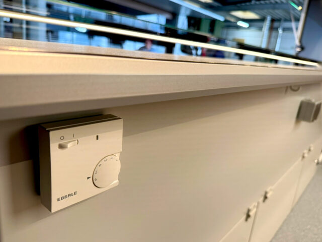Kantenheizung und Fußbodenerwärmung in einem Marktanhänger