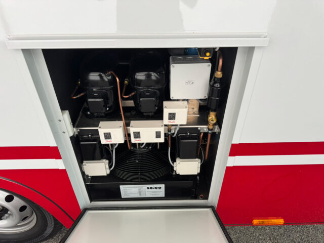 Kühlmaschine in einem Fleischverkaufsmobil