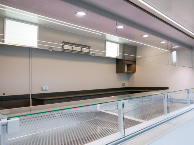 Verkaufsmobil, Verkaufsfahrzeuge, Verkaufswagen, Fischmobil, Kühltheke, Fischfahrzeug, Fischwagen, Wochenmarktwagen, Wochenmarktfahrzeug, Mobil verkaufen, Fahrzeug mit Kühltheke