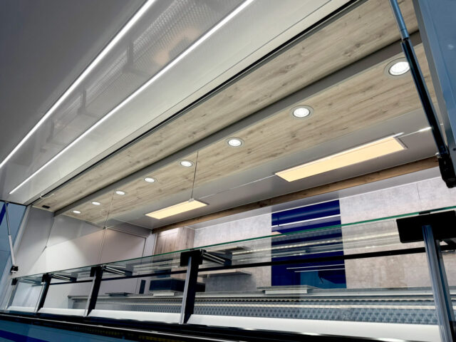 LED Lichtpaket Plus+ im Verkaufsfahrzeug Fisch