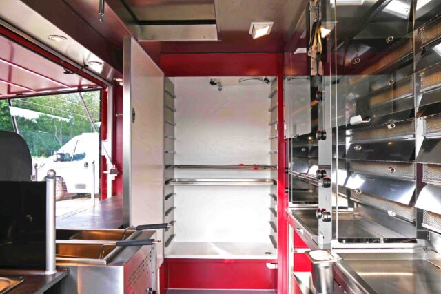 Hähnchenwagen zu verkaufen Innenansicht