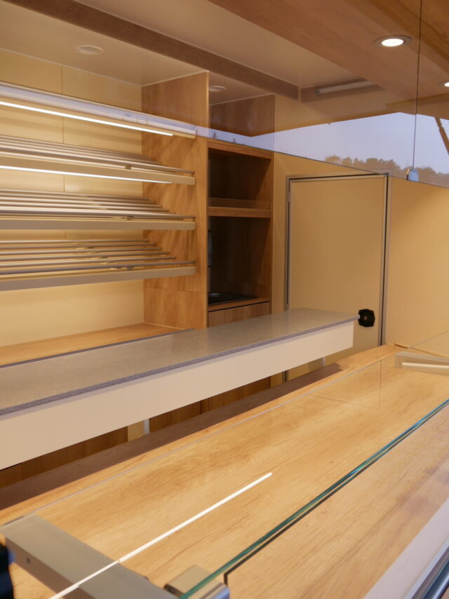 Marktmobil / Marktfahrzeug / Marktwagen / Verkaufsanhänger / Verkaufsmobil / Verkaufswagen / Verkaufsfahrzeug / Verkaufsauto gebraucht / Verkaufsfahrzeug gebraucht / Verkaufsmobil gebraucht / Verkaufsfahrzeug mobiler Handel / Mobil verkaufen / Wochenmarkthandel / Tourenverkauf / Marktwagen / Mobiler Verkaufsstand / Seico / Borco / Esselmann / Fischer / RKB Gamo / GIMA-Tec / Backmobil / Bäckerwagen / Backfahrzeug / Backmobile / Back Auto / Backanhänger / Bäckertoure / Brötchenflitzer / Backwarenhandel Wochenmarkt / Backwagen / Brothandel / Brotverkauf