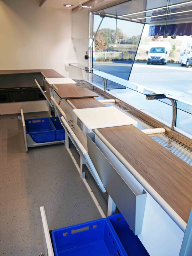 Marktmobil / Marktfahrzeug / Marktwagen / Verkaufsanhänger / Verkaufsmobil / Verkaufswagen / Verkaufsfahrzeug / Verkaufsauto gebraucht / Verkaufsfahrzeug gebraucht / Verkaufsmobil gebraucht / Verkaufsfahrzeug mobiler Handel / Mobil verkaufen / Wochenmarkthandel / Tourenverkauf / Marktwagen / Mobiler Verkaufsstand / Seico / Borco / Esselmann / Fischer / RKB Gamo / GIMA-Tec / Kühltheke / Marktwagen mit Kühltheke / Verkaufsfahrzeug mit Kühltheke / Verkaufswagen mit Kühltheke / Umluftkühlung / Tropenkühlung / Kühlung für Hochsommer / Kühltheke für heiße Tage / Kühltheke Tourenverkauf / Kühltheke Wochenmarkt