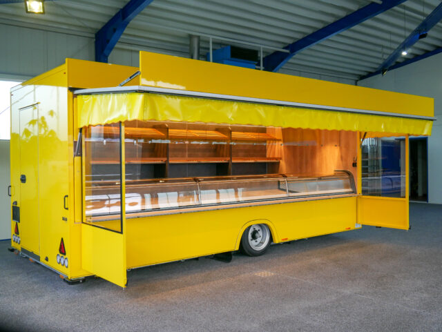 Verkaufsanhänger / Marktwagen / mobiler Verkauf / Bäckerwagen / Backanhänger / Backfahrzeug / Wochenmarkt / Backwagen