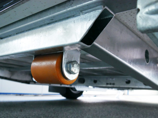 Fleischwagen / Fleischanhänger / Verkaufsfahrzeug / Verkaufswagen mit Kühltheke / Verkaufsfahrzeug mit Kühltheke / Verkaufsanhänger / Verkaufswagen / Marktwagen / mobiler Handel mit Fleisch / Umluftkühltheke