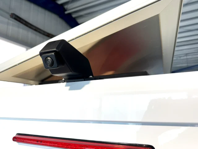 Rückfahrkamera an einem Hähnchengrillfahrzeug