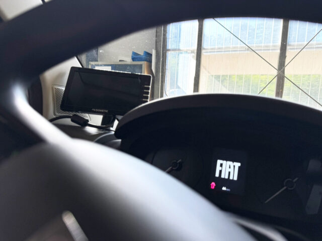 Rückfahrkamera im Fahrerhaus eines Fischverkaufsmobils