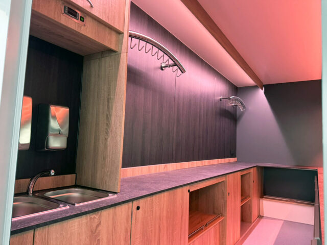 Rückwand in einem Fleischverkaufsmobil