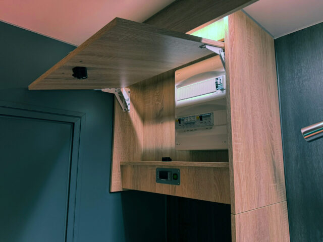 Schalttafelschrank in einem Fleischverkaufsmobil