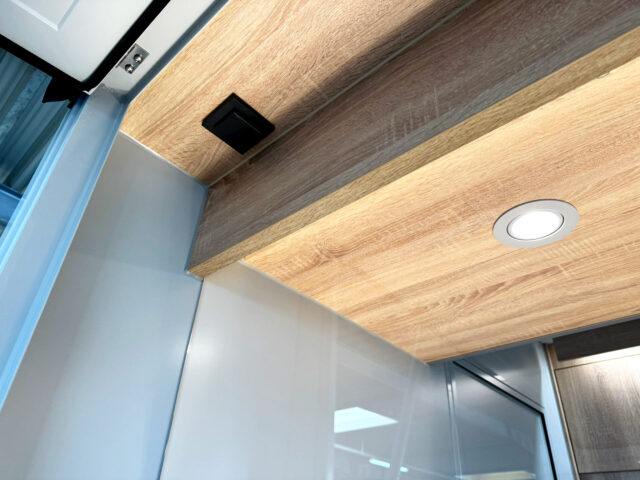 Steckdose für Winter- oder Weihnachtsbeleuchtung Lichterkette in einem Verkaufsmobil