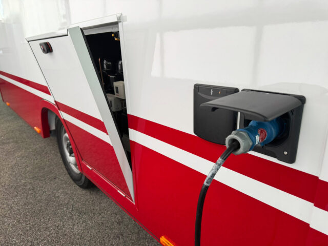 Stromeinspeisung und Kühlmaschine eines Fleischverkaufsmobils