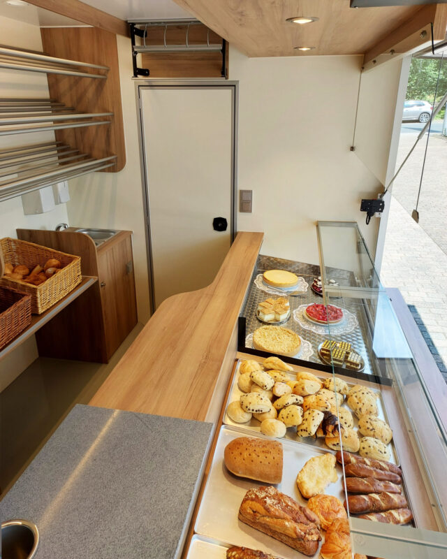 Bäckereiverkaufswagen Theke und Durchgang Bäckermobil
