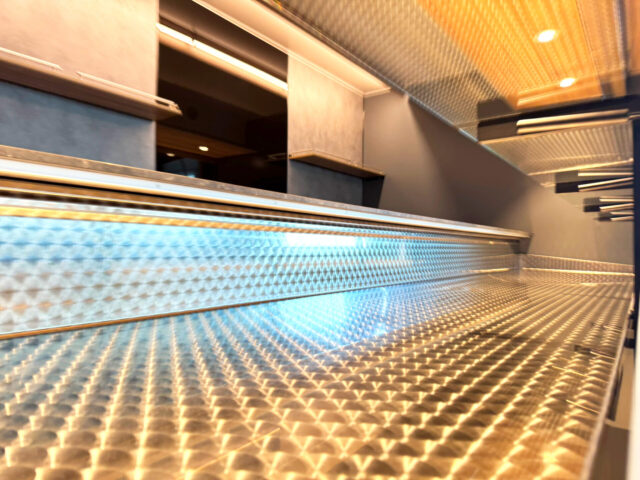 Thekenwanne in ein Verkaufsfahrzeug mit Umluftkühlung