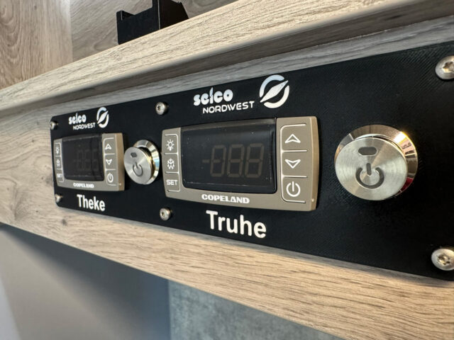 Verkaufsfahrzeug Fisch mit Kühlstellenregler