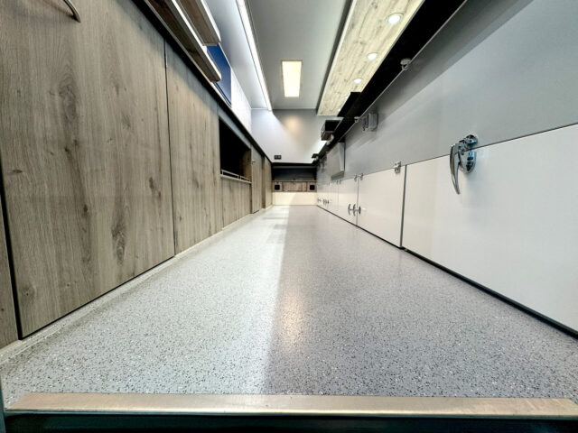 Verkaufsfahrzeug Fisch mit schwellenlosem Bodenabschluss