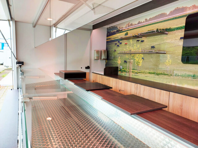 Verkaufsfahrzeug Kundeneinsicht folierte Rückwand